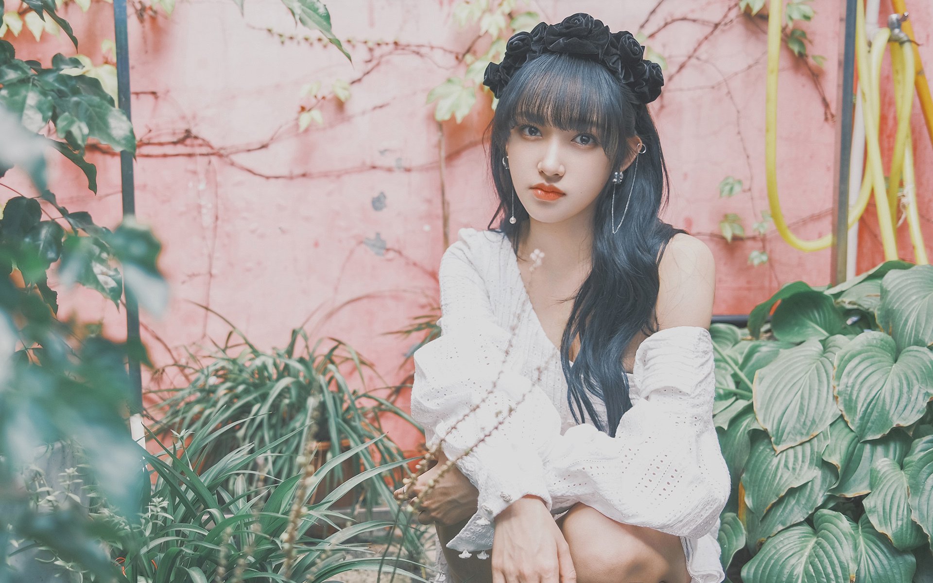 联赛严格要求，球场人员规范行为，球赛队伍