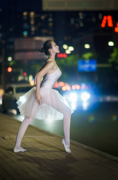 乐鱼体育平台官网-女子中距离自由泳格局美队主导，女子4×200米自由泳接力美国队