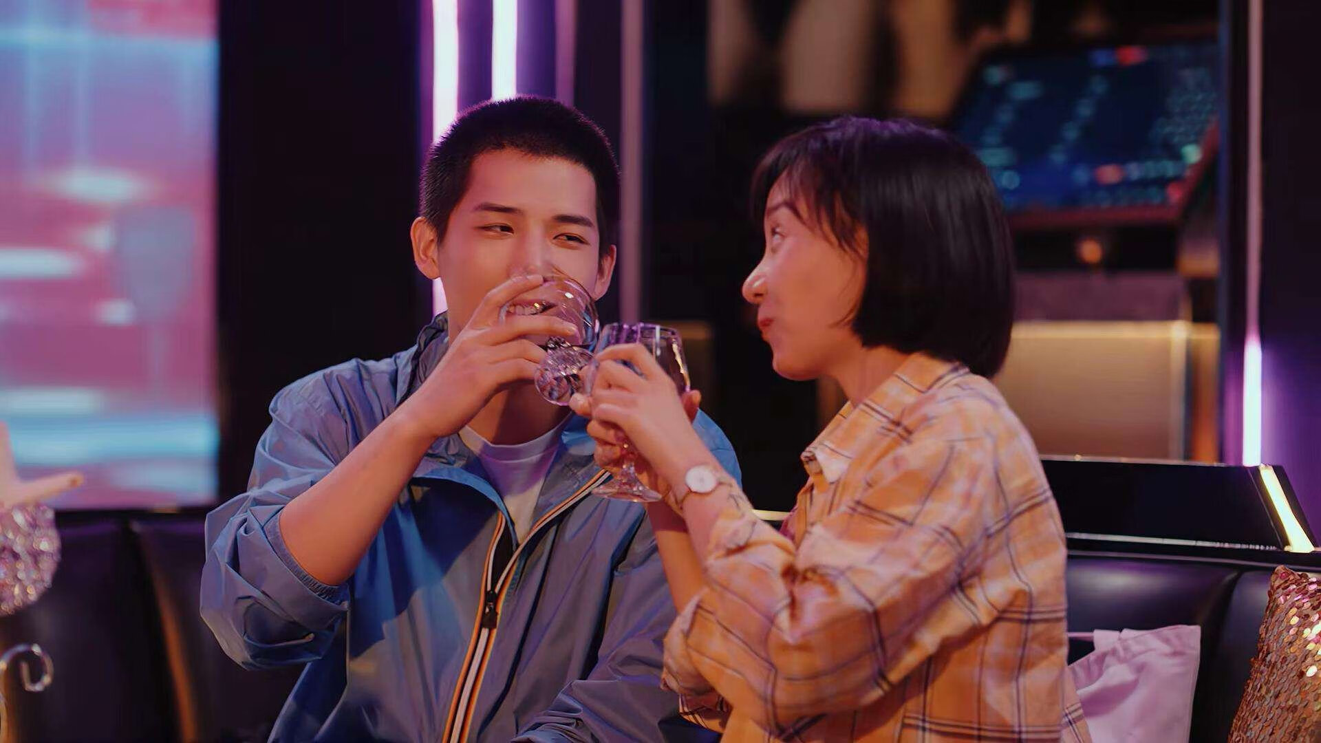 教练组与球员关系密切,促进团队凝聚力,专业的教练员团队