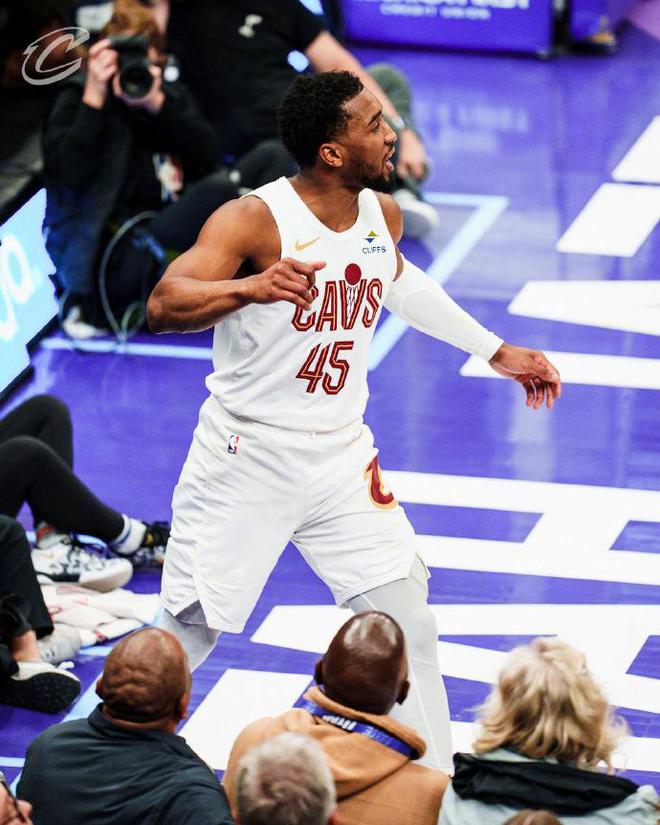 爵士交易米切尔，球队未来何去何从？的简单介绍