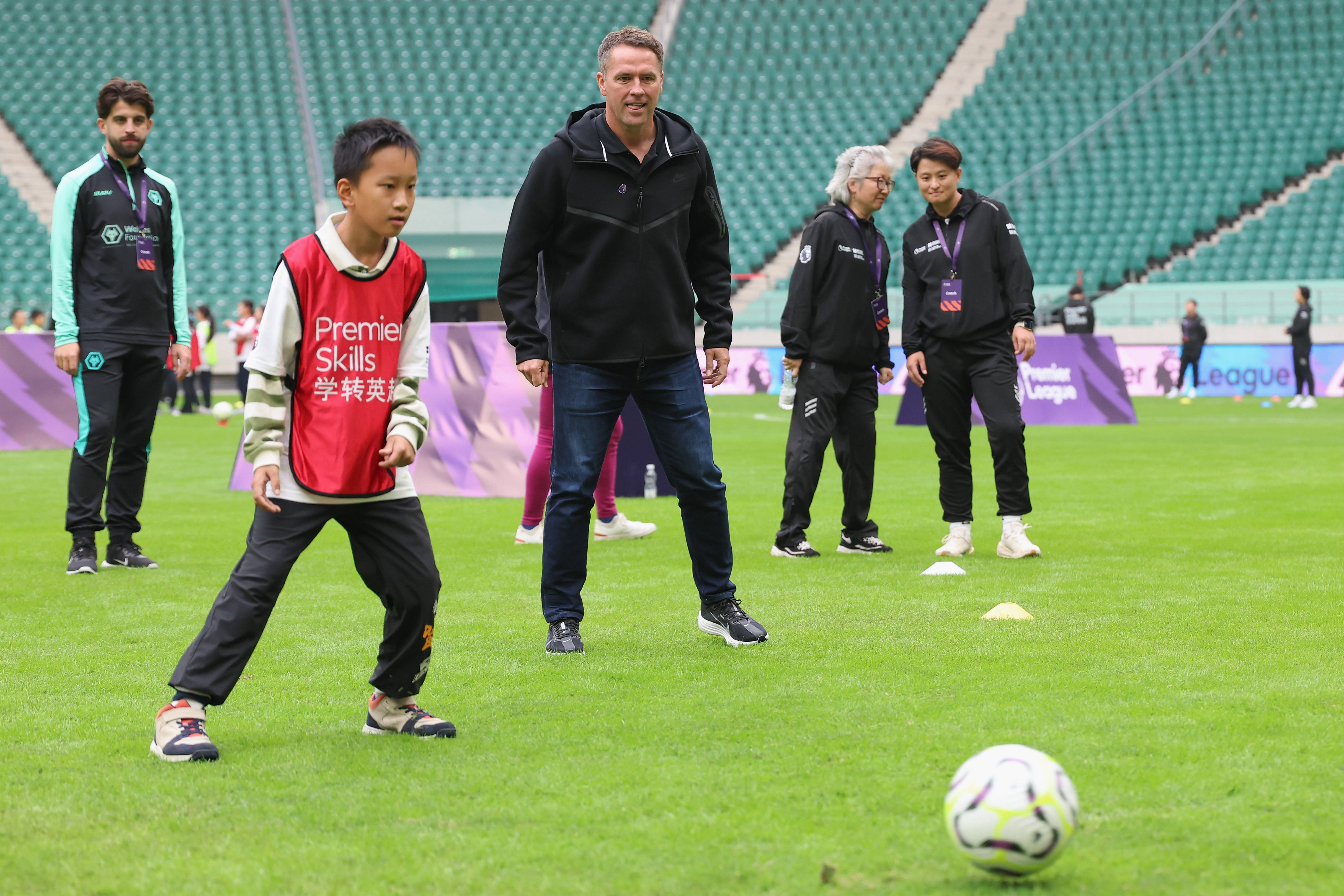 包含《中超俱乐部与欧洲豪门合作，提升青训水平》的词条